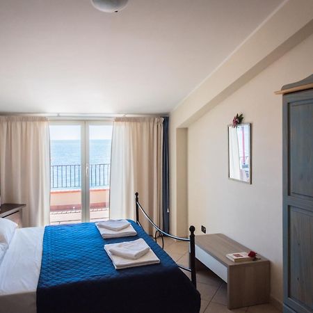 B&B La Sirena Santa Teresa di Riva Kültér fotó