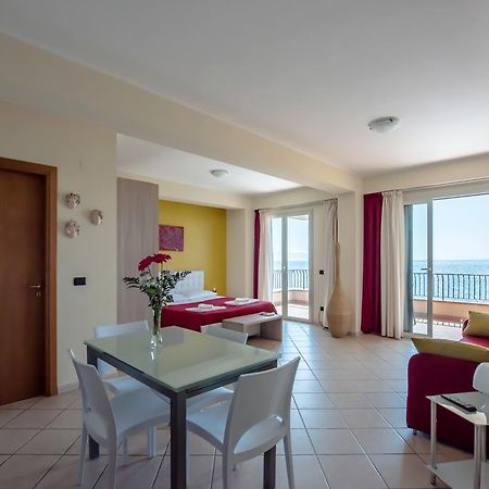 B&B La Sirena Santa Teresa di Riva Kültér fotó