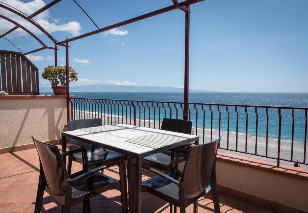 B&B La Sirena Santa Teresa di Riva Kültér fotó