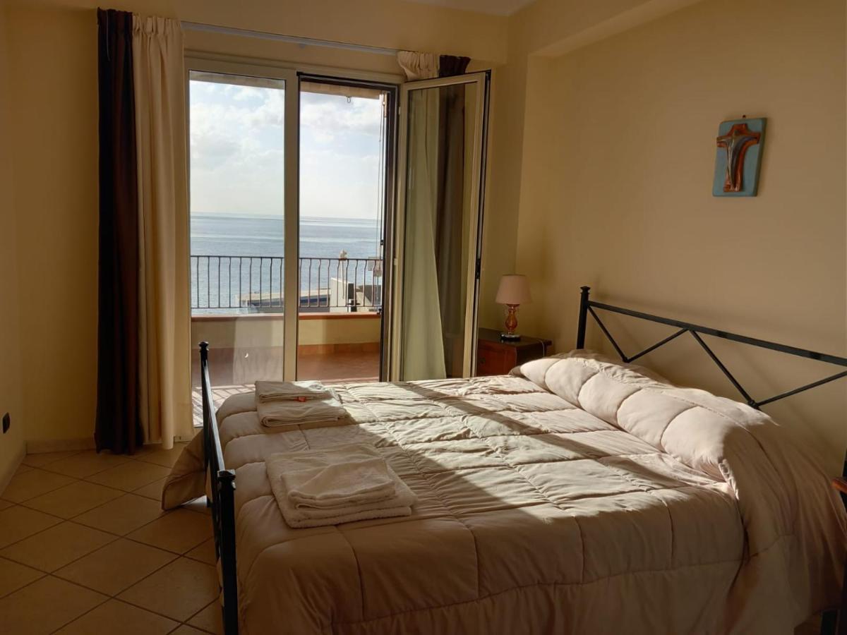 B&B La Sirena Santa Teresa di Riva Kültér fotó