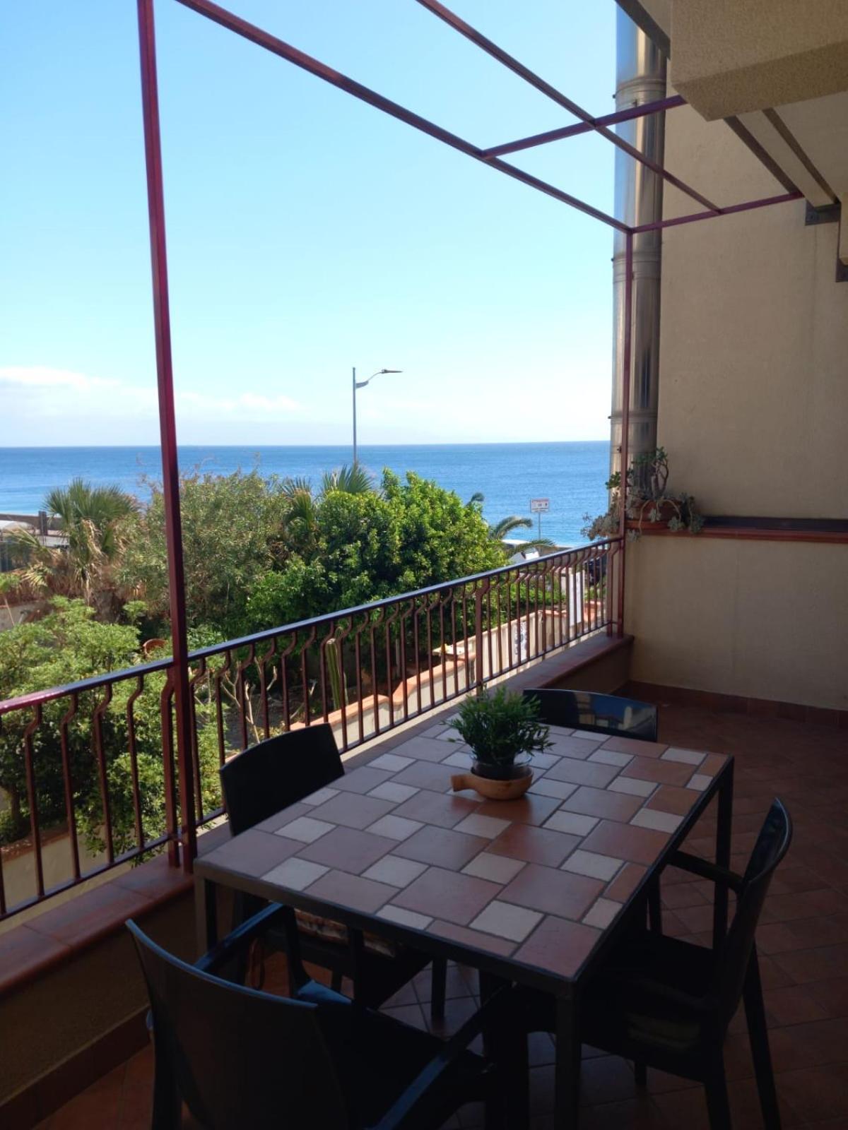 B&B La Sirena Santa Teresa di Riva Kültér fotó
