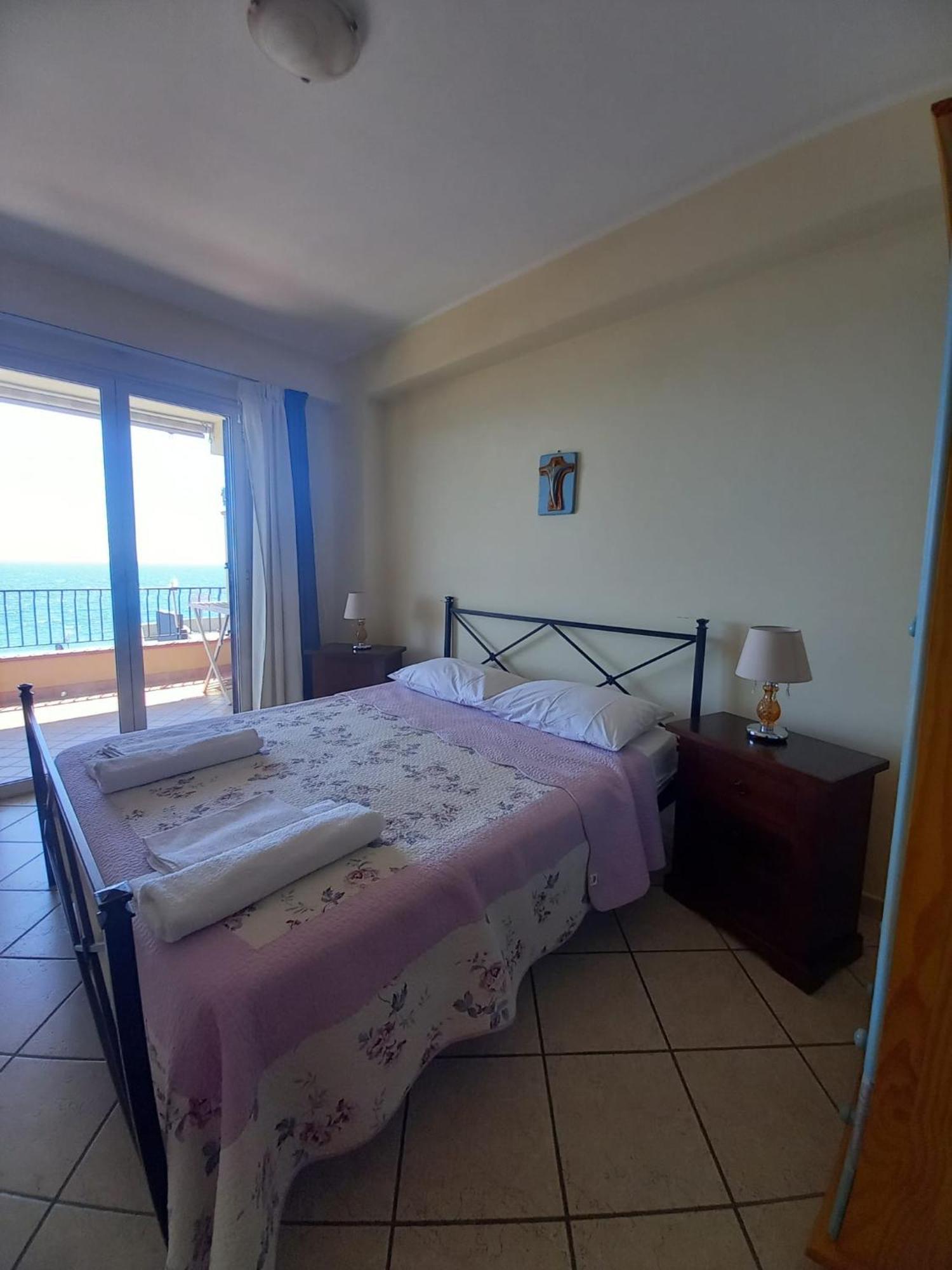 B&B La Sirena Santa Teresa di Riva Kültér fotó