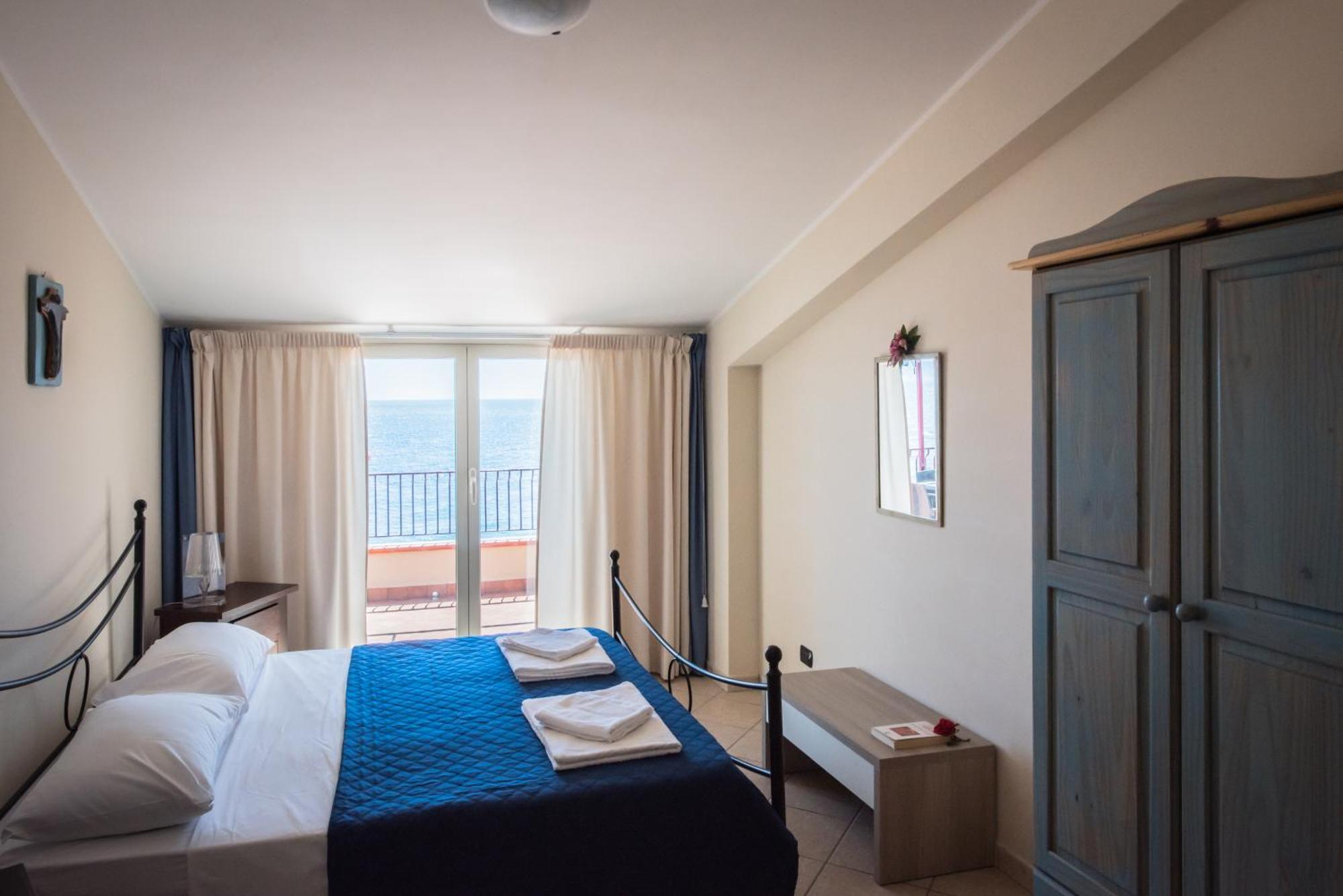 B&B La Sirena Santa Teresa di Riva Kültér fotó