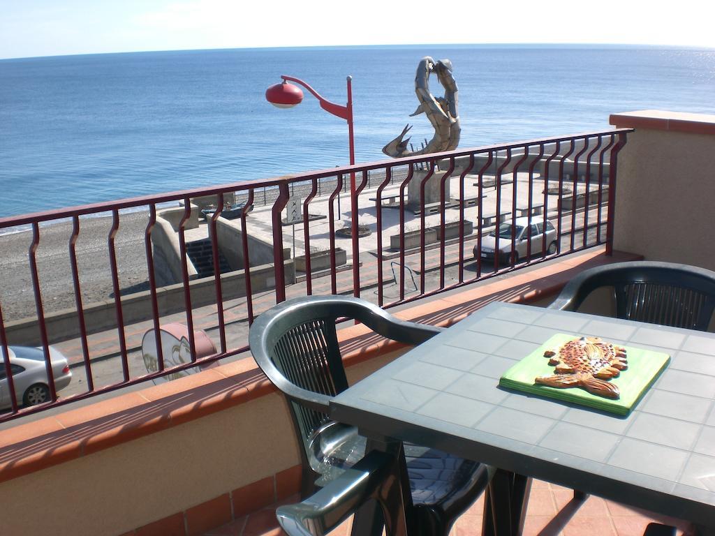 B&B La Sirena Santa Teresa di Riva Kültér fotó