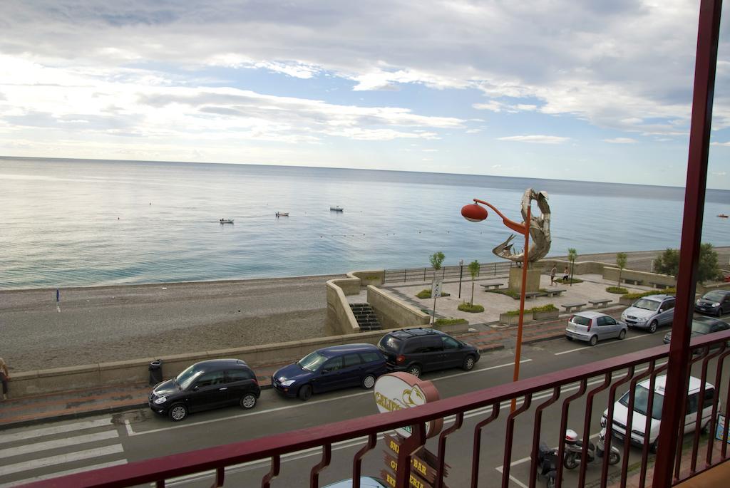 B&B La Sirena Santa Teresa di Riva Kültér fotó
