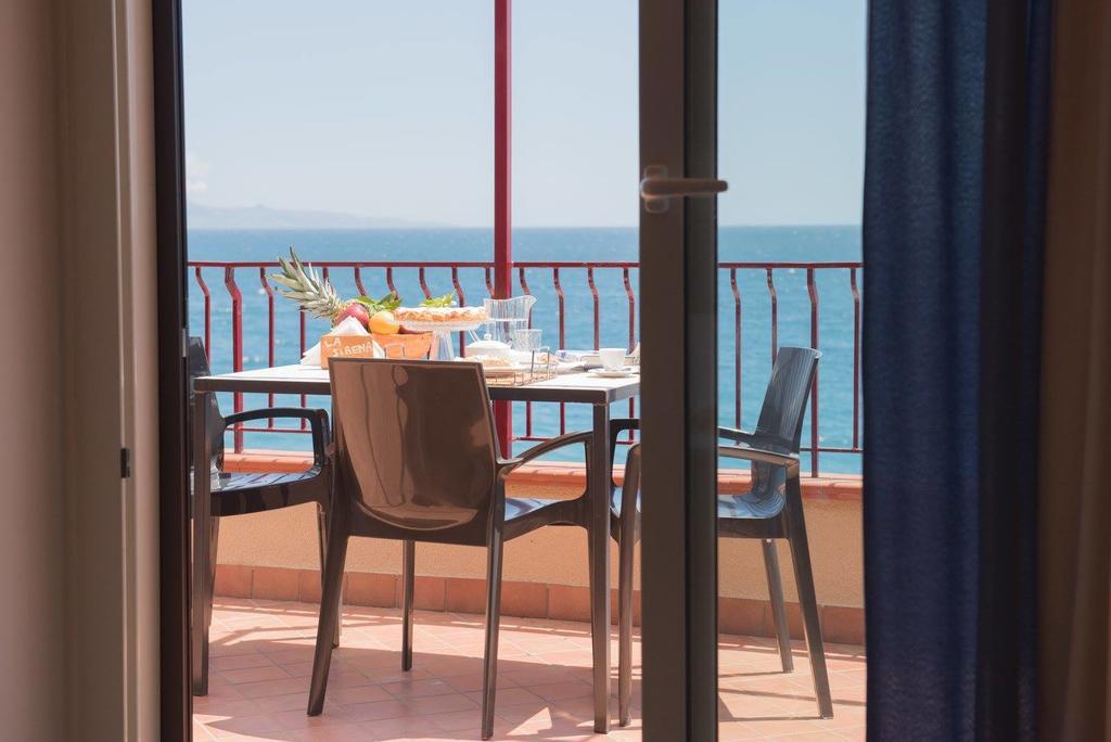 B&B La Sirena Santa Teresa di Riva Kültér fotó