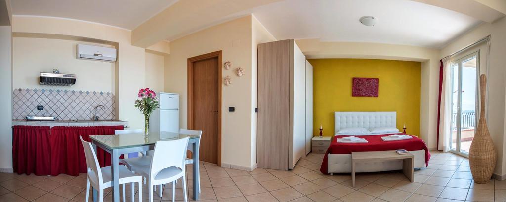 B&B La Sirena Santa Teresa di Riva Kültér fotó