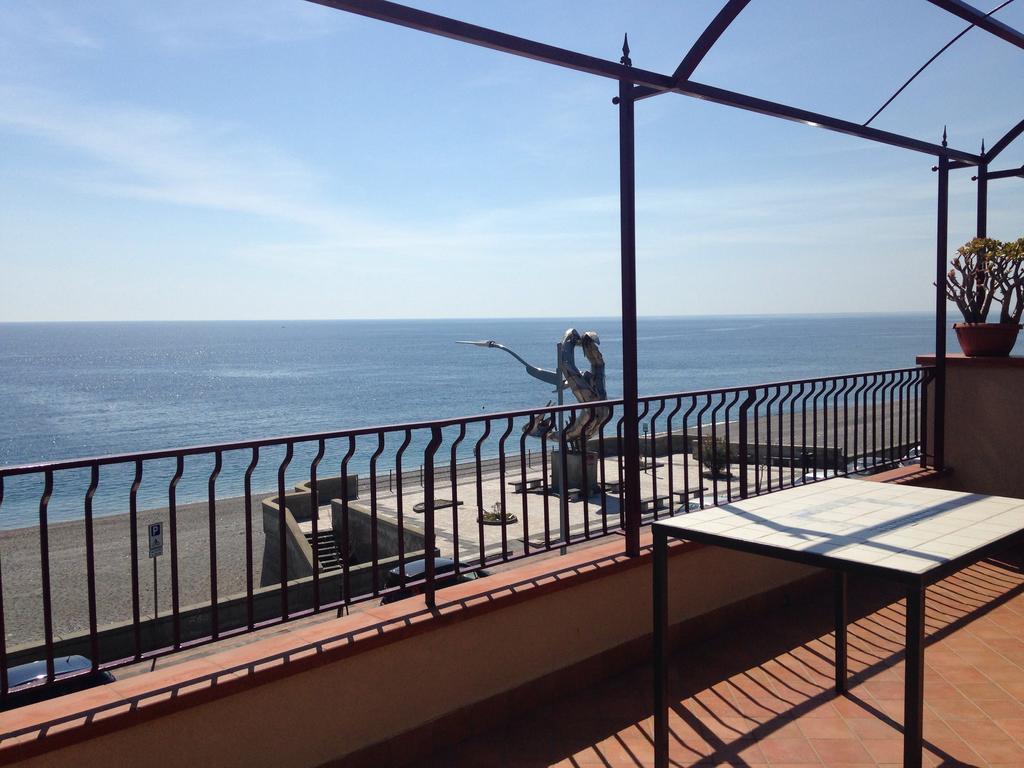 B&B La Sirena Santa Teresa di Riva Kültér fotó