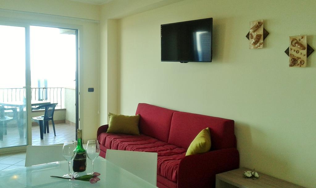 B&B La Sirena Santa Teresa di Riva Kültér fotó