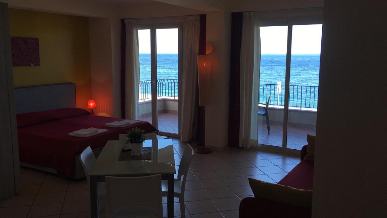 B&B La Sirena Santa Teresa di Riva Kültér fotó
